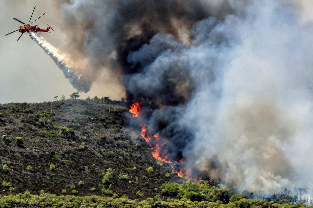 אירופה גל חום שריפות שריפה יוון ליד אתונה