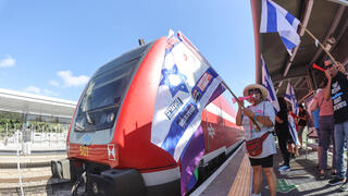 הפגנה נגד המהפכה המשפטית בתחנת הרכבת בחיפה