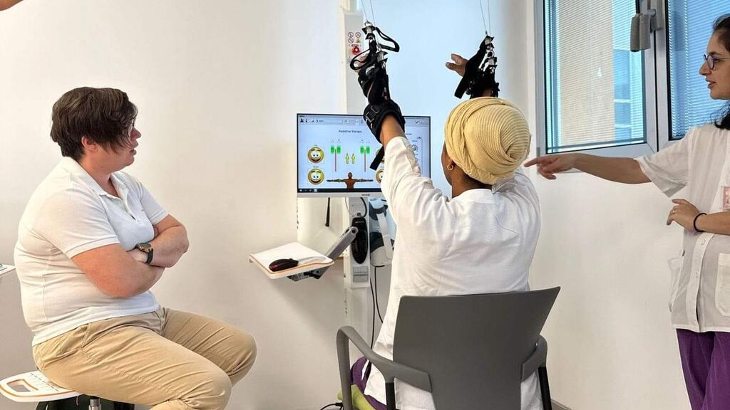 Working with the elderly at Shmuel Harofe Medical Center (Photo: Shmuel Harofe Medical Center) שמואל הרופא קשישים גריאטריה