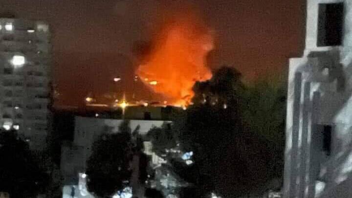 שריפה שפרצה בעקבות התקיפה בסוריה