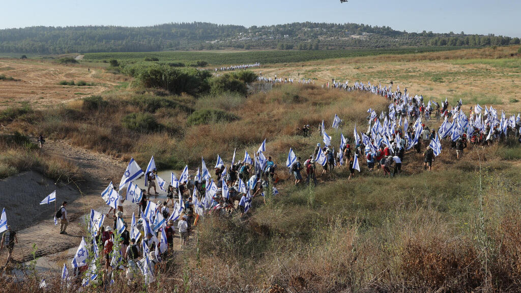 צעדת המחאה נגד המהפכה המשפטית יוצאת מלטרון לירושלים