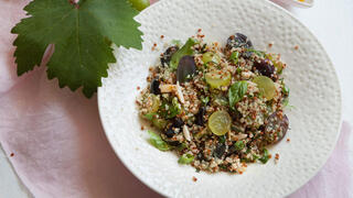 סלט קינואה וענבים