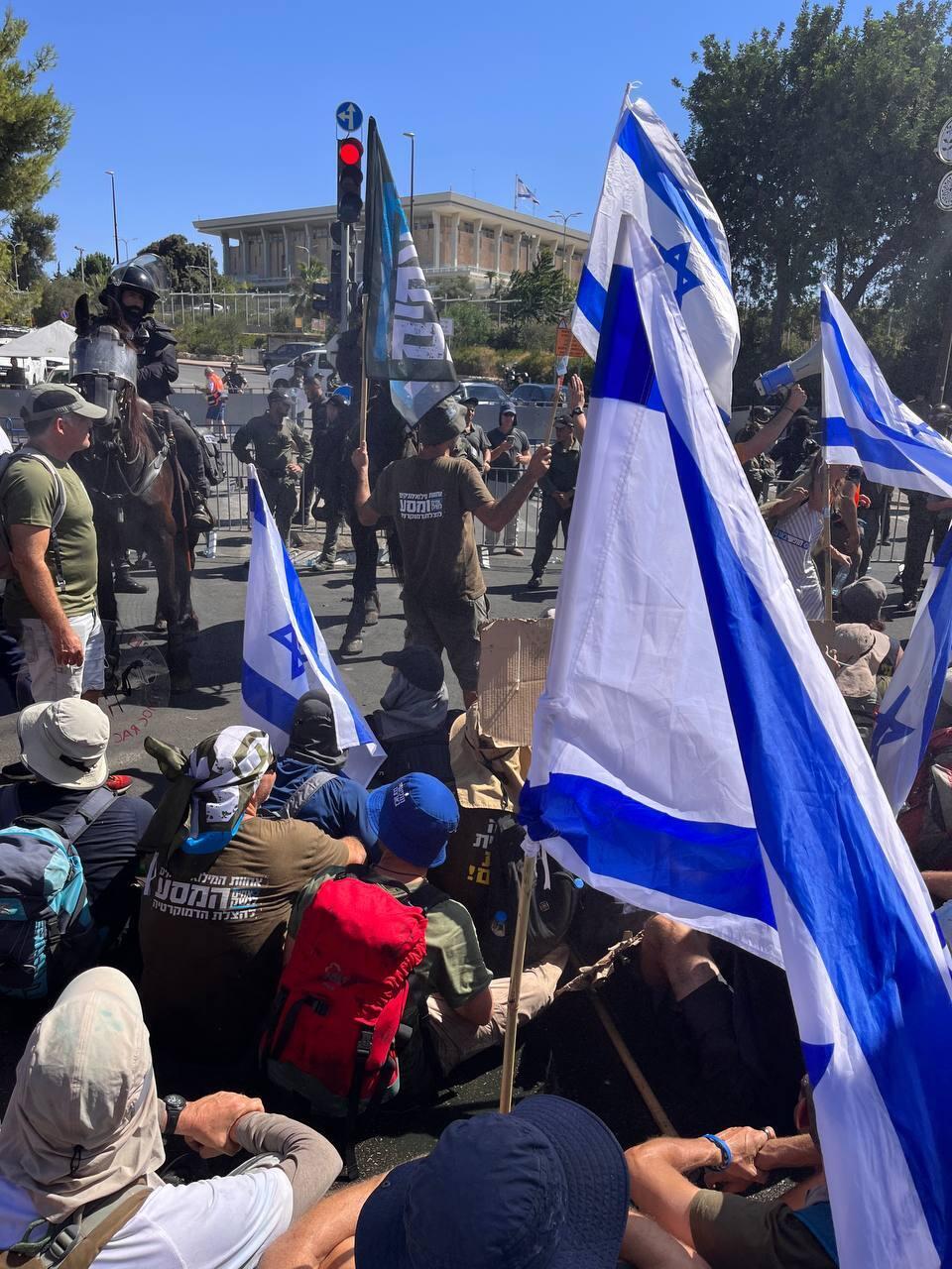 הפגנה נגד המהפכה המשפטית מול הכנסת, בירושלים