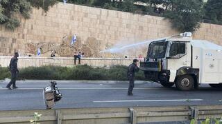 מכתזית פוגעת במפגין בדרך בגין ירושלים