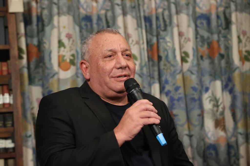 גדי אייזנקוט בסדרת ביטחון בבית בן גוריון בתל אביב