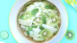 סלט מלפפונים וקיווי