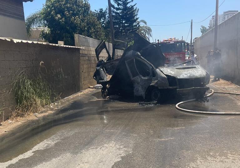 רכב מסחרי התפוצץ ועלה באש בלוד