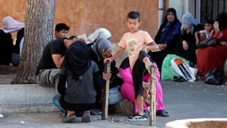 מחנה הפליטים פליטים פלסטני עין אל-חילווה בדרום לבנון בצל חילופי אש בין פלגים פלסטיניים