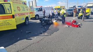 זירת תאונת הדרכים בכביש 4 בסמוך למחלף אשדוד, בו נהרג רוכב אופנוע