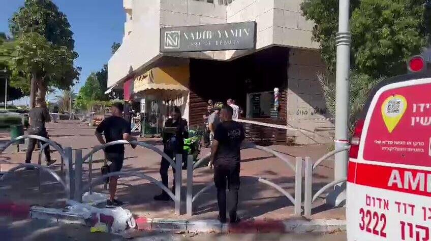 Место взрыва гранаты רימון הושלך למספרה בכפר סבא