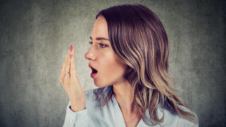 ריח רע הליטוזיס באשת הפה