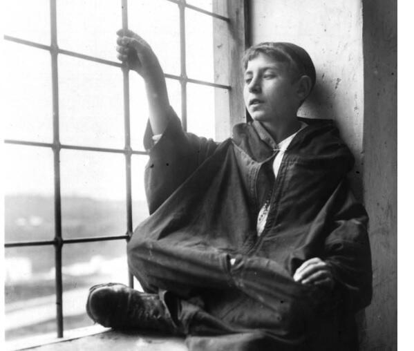 Moroccan Jewish boy sitting on window sill, 1955 
