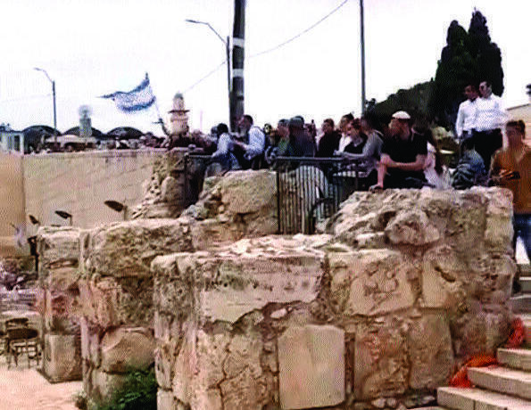 Евреи устроили акцию протеста против христиан возле Стены плача 