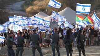 הפגנה נגד המהפכה המשפטית מול מקום חופשתם של בני הזוג נתניהו