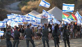 הפגנה נגד המהפכה המשפטית מול מקום חופשתם של בני הזוג נתניהו