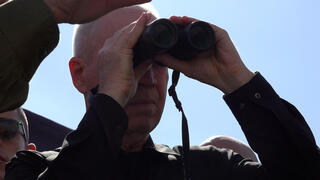 שר הביטחון גלנט בהר דב, סמוך לגבול לבנון: ״אני מזהיר את חיזבאללה ואת העומד בראשו - אל תעשו טעות. לא נהסס להפעיל את כל העוצמה שלנו, ולשחוק כל מטר של חיזבאללה"