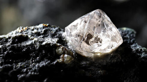 Diamond earth outlet