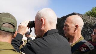 שר הביטחון גלנט בהר דב, סמוך לגבול לבנון: ״אני מזהיר את חיזבאללה ואת העומד בראשו - אל תעשו טעות. לא נהסס להפעיל את כל העוצמה שלנו, ולשחוק כל מטר של חיזבאללה"