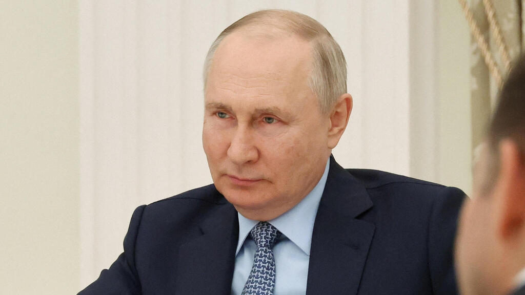 נשיא רוסיה ודלימיר פוטין ישיבה ב קרמלין 8 ב אוגוסט 2023