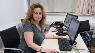 Соня на работе 