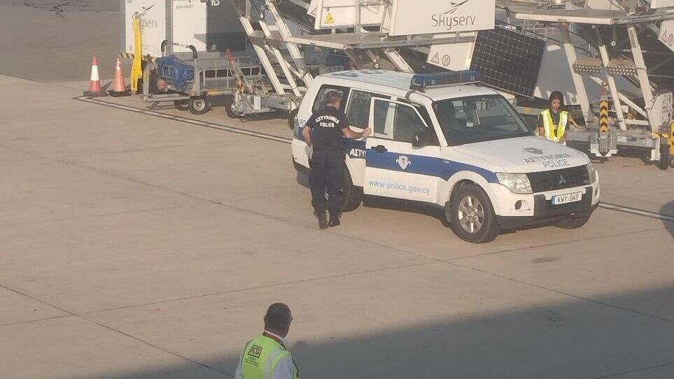 Cyprus police called to detain six Israeli teens after their disruption on board a Tel Aviv bound flight 