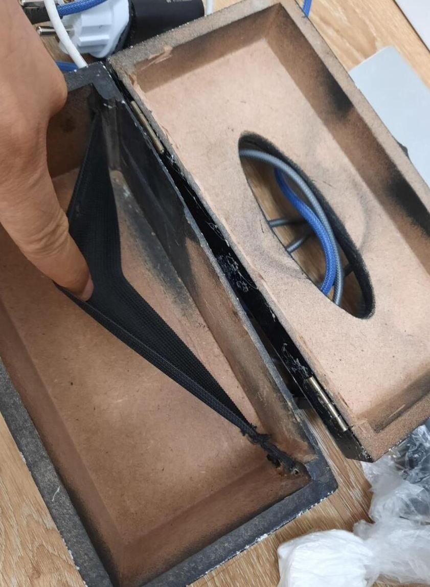 קופסת הטישו בה ניסה המרגל להסליק אמצעי ריגול