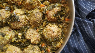 מתכונים כדורי בשר עם אורז מבושלים ברוטב חמצמץ