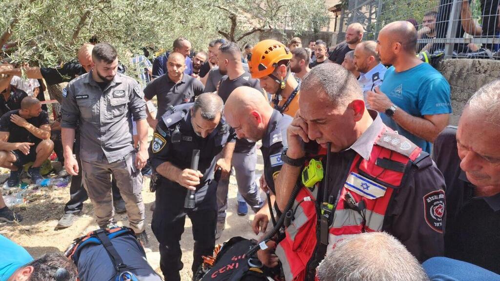 פעולות חילוץ ליד כרמיאל: נער נפל לבור - ושניים שניסו לסייע לו נפלו אף הם