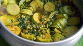 מתכונים תבשיל קישואים כרוב ואפונה