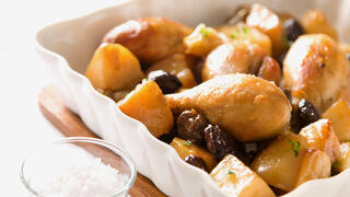 תבשיל עוף עם זיתים ותפוחי אדמה