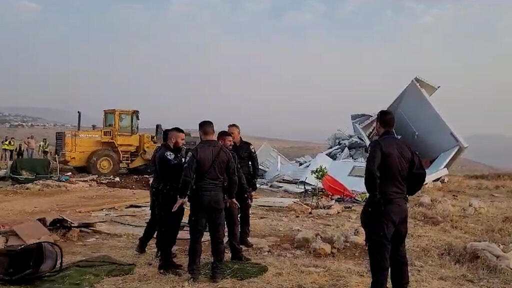 פינוי מבנים במאחז הבלתי חוקי גבעת אעירה בכוכב השחר שבבנימין