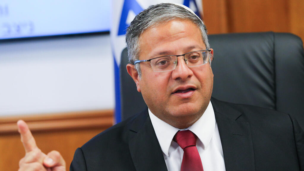  איתמר בן גביר וניצב יורם סופר בפתח הישיבה הראשונה של התוכנית מסלול ירוק - למיגור הפשיעה במגזר הערבי