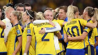 שחקניות שבדיה חוגגות