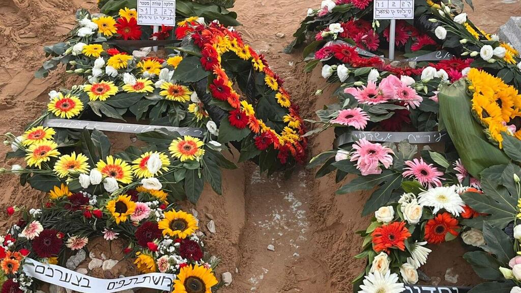 קברם  של שי סיילאס ניגרקר ובנו אביעד ניר שנרצחו בפיגוע בחווארה