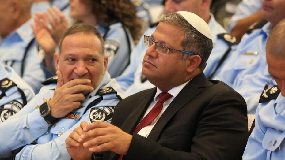 איתמר בן גביר ויעקב שבתאי בקס חילופי מפקד מחוז חוף