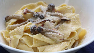 פסטה ברוטב שמנת ופטריות עם אנדיב
