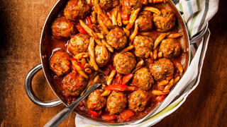 קציצות בשר ופסטה בסיר אחד