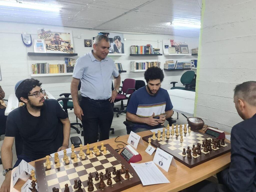 Зеэв Элькин на открытии шахматного турнира в Иерусалиме