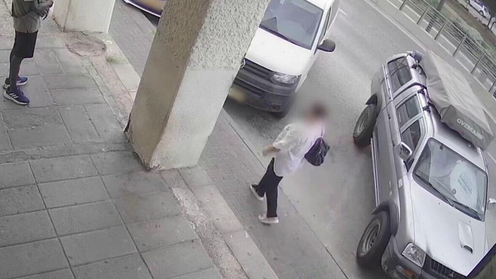 תיעוד: נטליה דוסטמן, בחודש השישי להריונה, הותקפה ונשדדה ברחוב על ידי ברהנו יאלאו בקריית ים