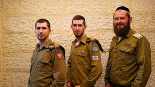 האחים לבית גולדשטיין במדים