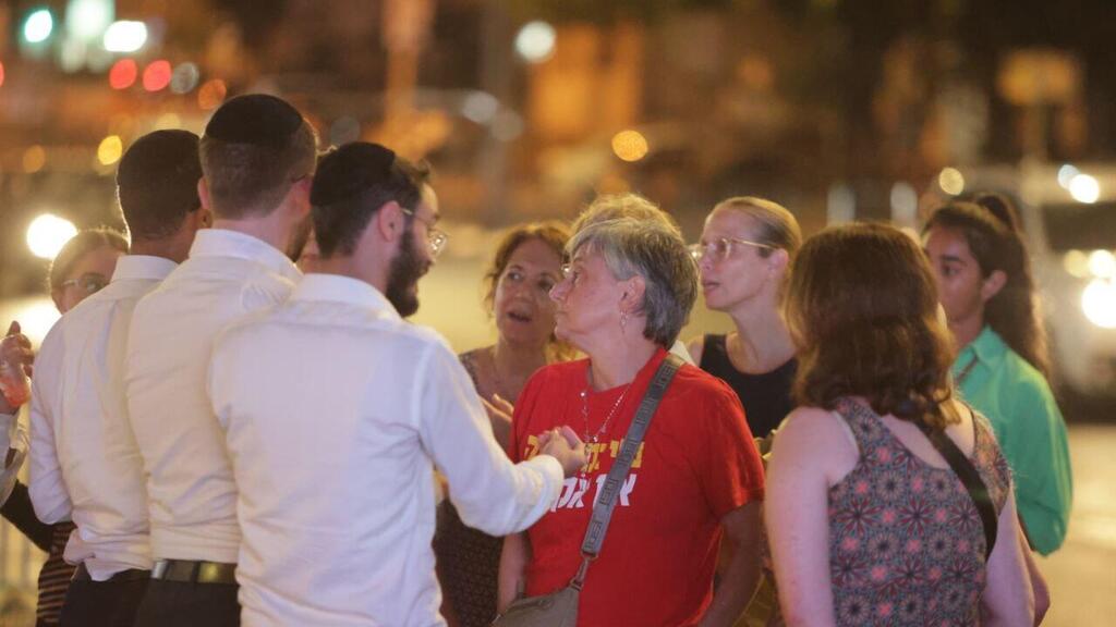 צעדה בבני ברק במחאה על דרת נשים, כפייה דתית וההפיכה המשטרית