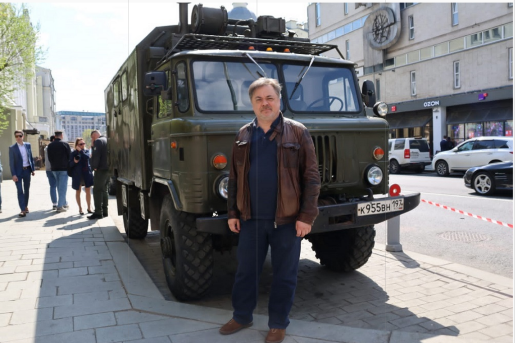 Андрей Леонов и переданный российской армии автомобиль 