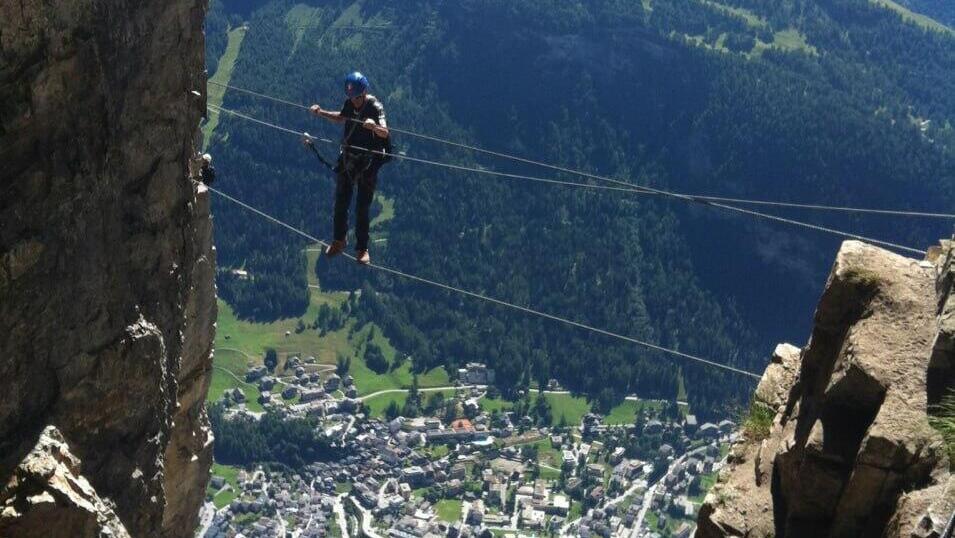 שווייץ גניבה קופסת תרומות טיפוס הרים שביל טיפוס דרגת קושי 5