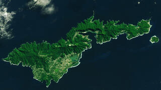 צילום לווייני של האי טוטואילה בסמואה האמריקנית