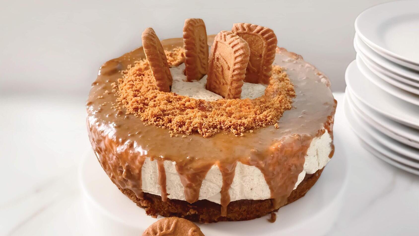 עוגת לוטוס בחושה עם קרם קראנצ'י ונימוח