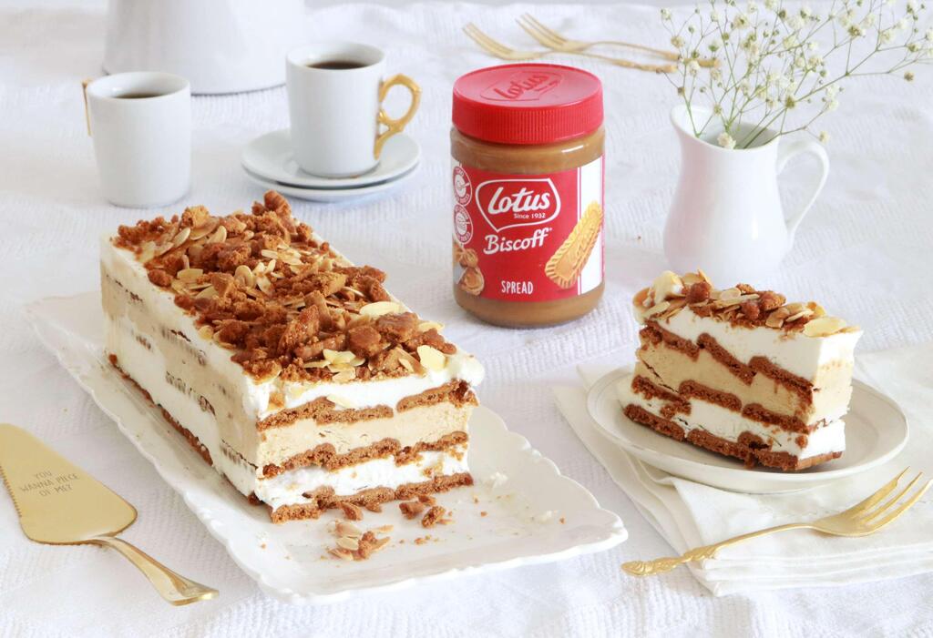 עוגת ביסקוויטים לוטוס עם דבש ושקדים