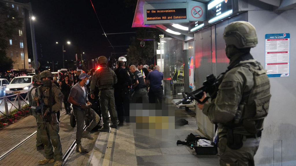 פיגוע דקירה בתחנת הרכבת הקלה בירושלים