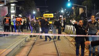 פיגוע דקירה בתחנת הרכבת הקלה בירושלים