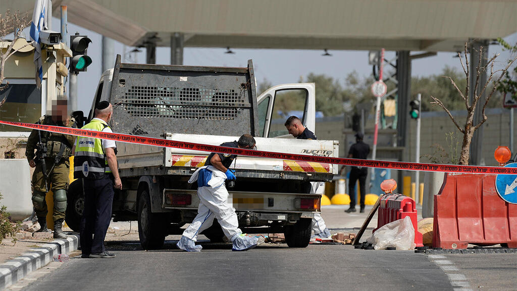המשאית של המחבל ליד הכפר נעלין