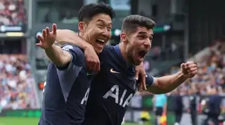 מנור סולומון ויונג מין סון חוגגים בטירוף